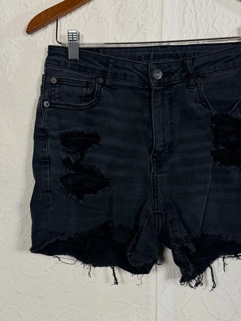 American Eagle Next Level Stretch Black Wash Distressed Jean Shorts Sz 8 - Picture 3 of 12